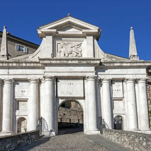 Porta San Giacomo: Bergamo’s Marble Gateway to History
